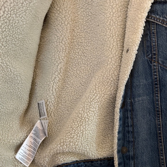 Levi's Blue Denim Jacket with Sherpa Lining - Picture 3 of 4